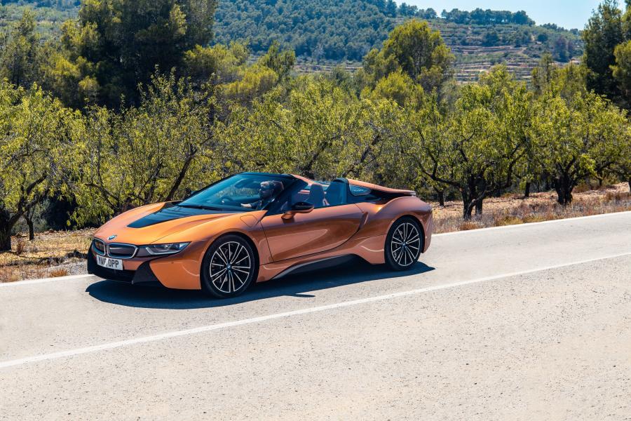  BMW i8 Roadster (I15) 2018 года  (UK) (фото 10 из 97)